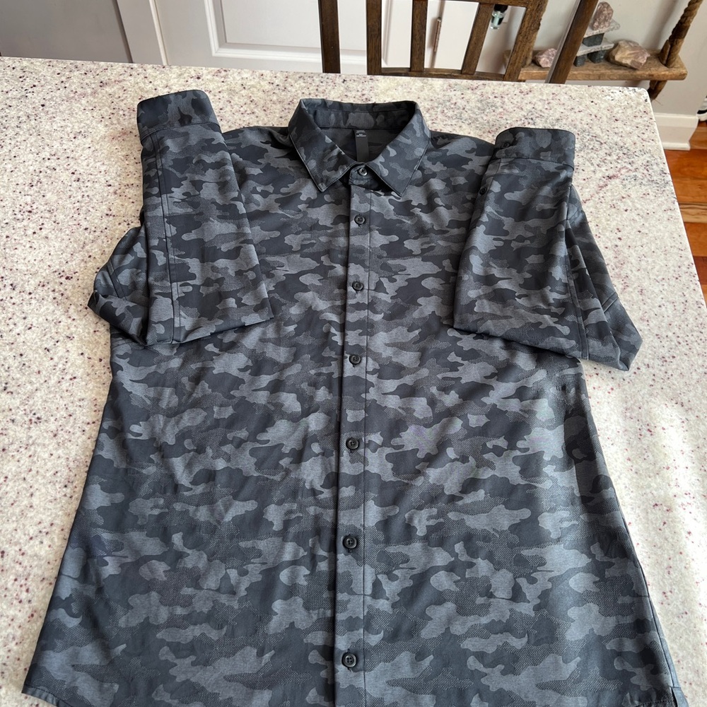 Lululemon Down to the Wire Long Sleeve Shirt
Camo